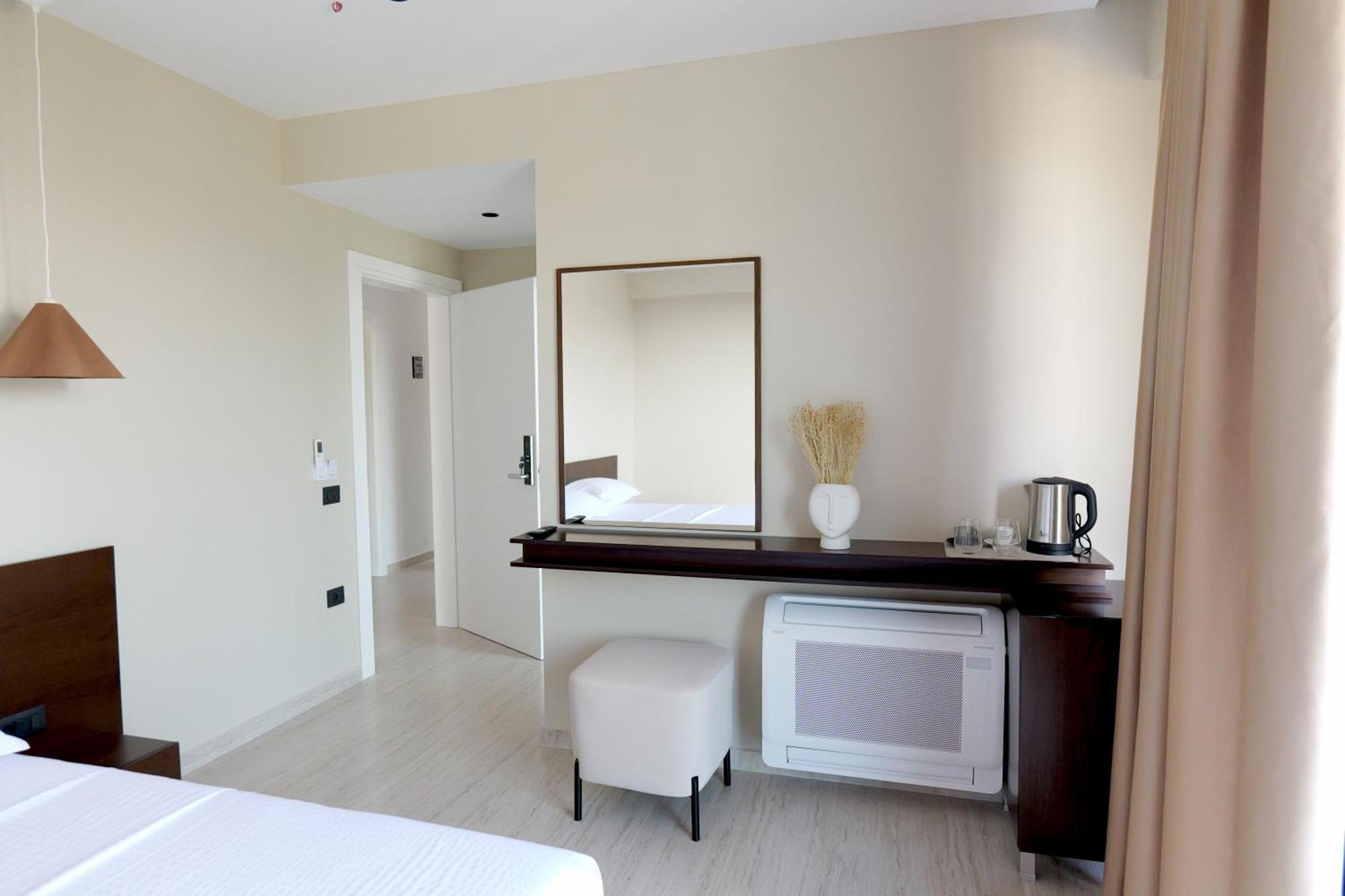 Aquarelle Boutique Hotel 4*