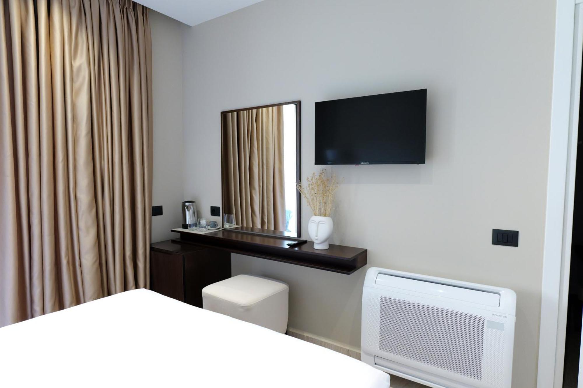 Aquarelle Boutique 4*